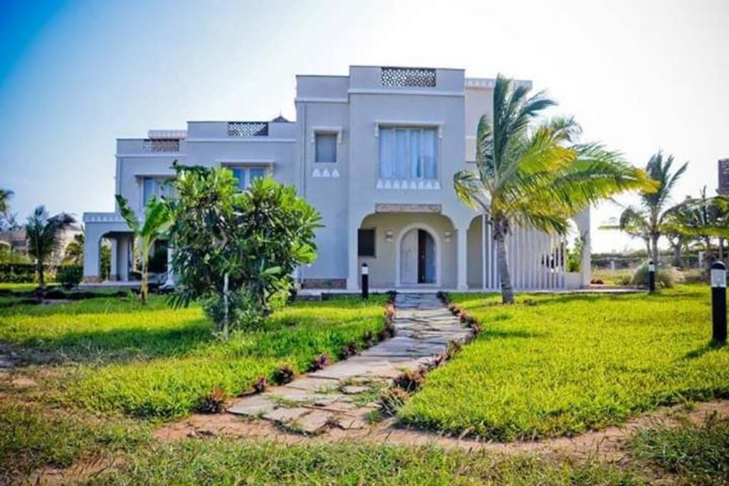White Villa - Paparemo Beach Watamu Eksteriør billede