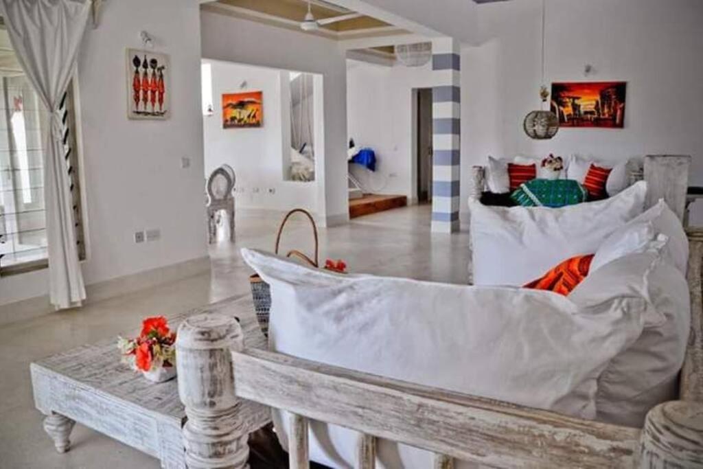 White Villa - Paparemo Beach Watamu Eksteriør billede